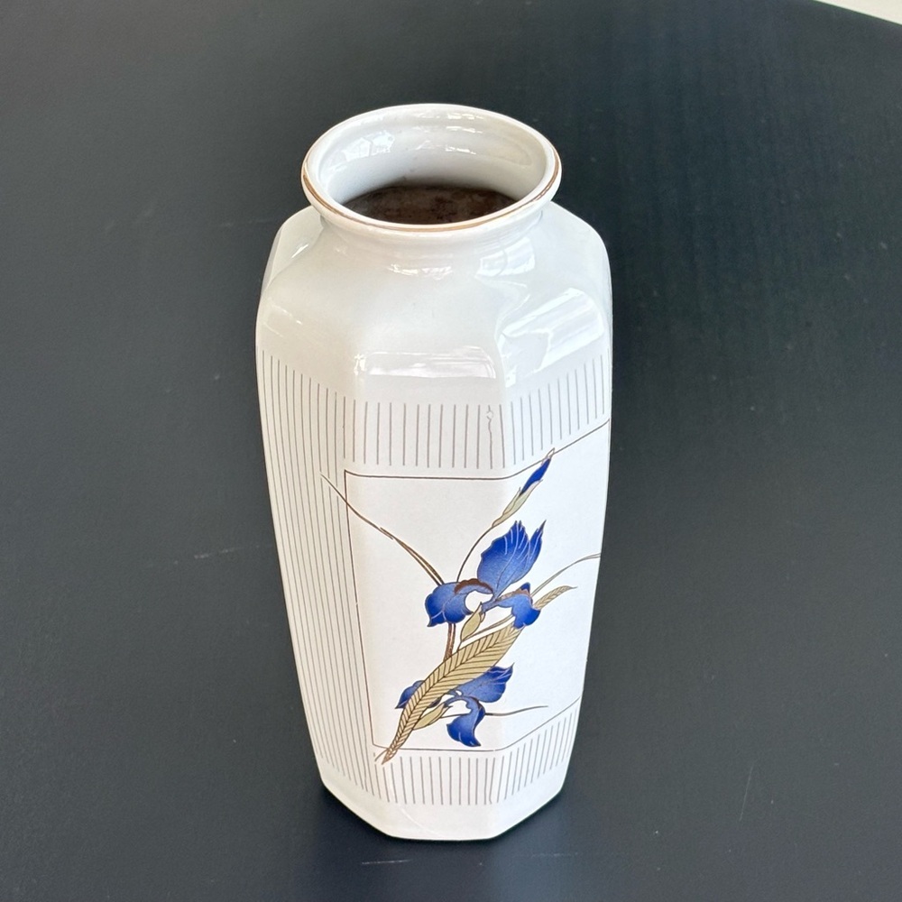 Vintage Otagiri 'Grand Iris' pattern porcelain vase with gold trim